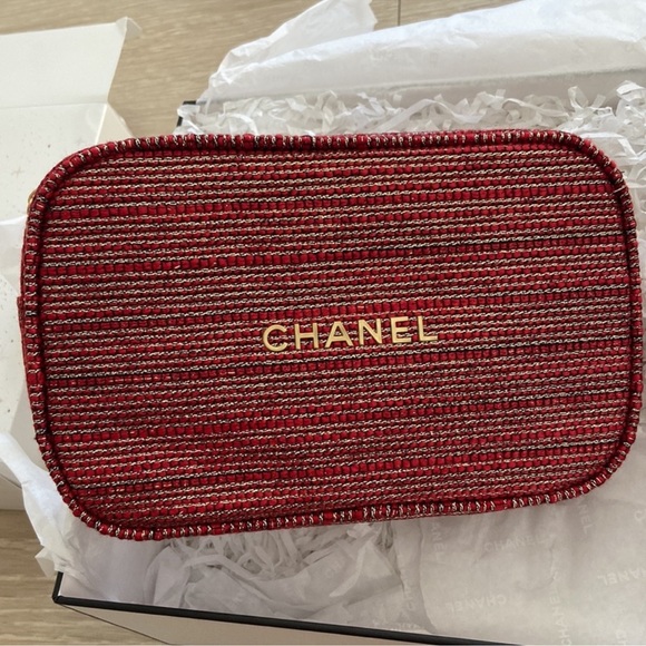 CHANEL Limited Edition Tweed makeup Bag in Red - Picture 8 of 9